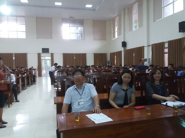Nội dung, mục đích, yêu cầu và các phương pháp tiến hành hoạt động trải nghiệm được các thầy, cô là giảng viên trường Đại học Sư phạm 1 Hà Nội, trường Đại học Thủ Đô và trường Bồi dưỡng cán bộ giáo dục Hà Nội truyền tải đầy đủ, chi tiết tại lớp bồi d
