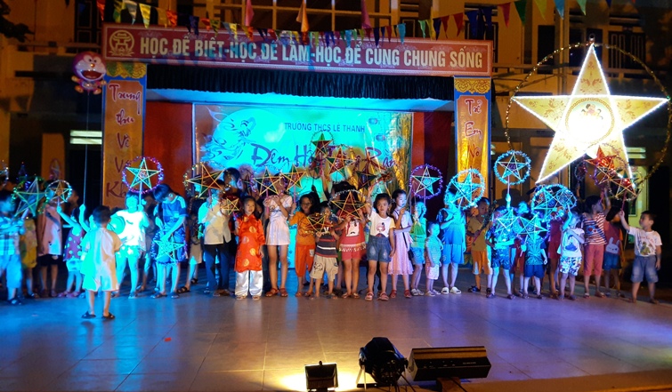 Công đoàn Trường THCS Lê Thanh tổ chức "Đêm hội trăng rằm" cho các cháu là con CBGV,NV nhà trường nhân dịp Tết trung thu 2016