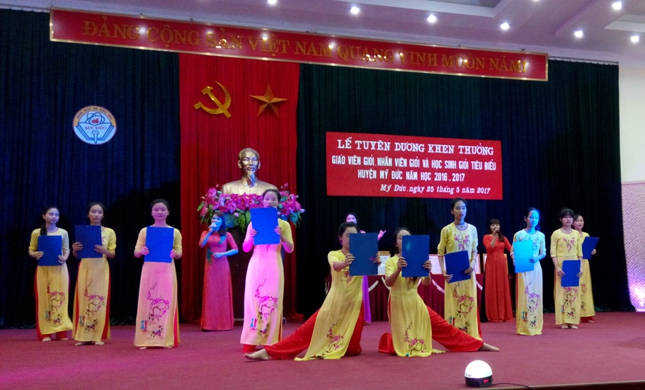 Huyện Mỹ Đức tuyên dương khen thưởng giáo viên giỏi, nhân viên giỏi, học sinh giỏi tiêu biểu năm học 2016 - 2017