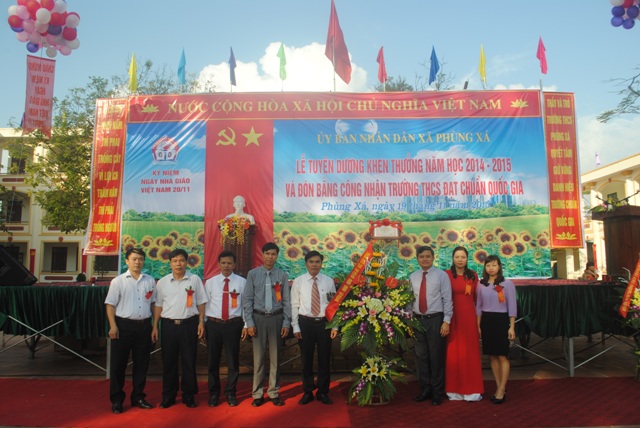 Xã Phùng Xá tưng bừng kỷ niệm ngày NGVN và đón Bằng công nhận trường THCS Phùng Xá đạt chuẩn Quốc gia