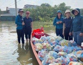 Hỗ trợ vùng thiệt hại do bão, lũ của các trường trong huyện