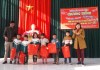 Trường Tiểu học Hợp Tiến A tổ chức chương trình trao quà “Xuân yêu thương – Tết ấm tình” cho học sinh hoàn cảnh khó khăn